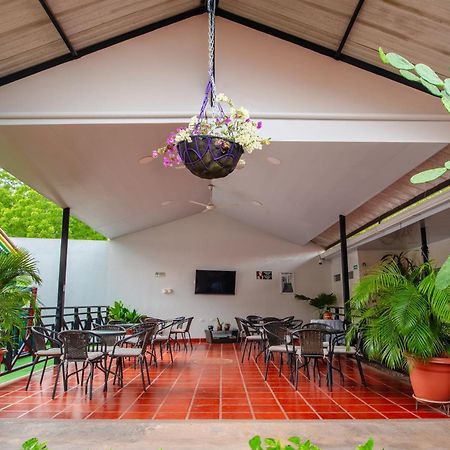 Hotel Villa Paraiso Villavieja Buitenkant foto