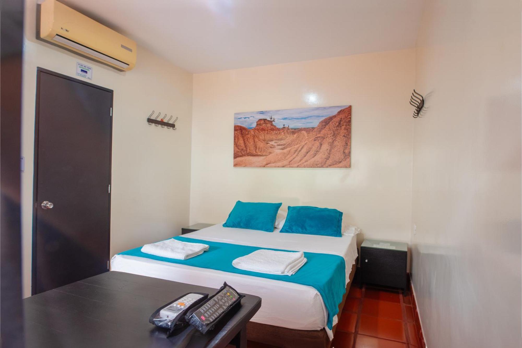 Hotel Villa Paraiso Villavieja Buitenkant foto