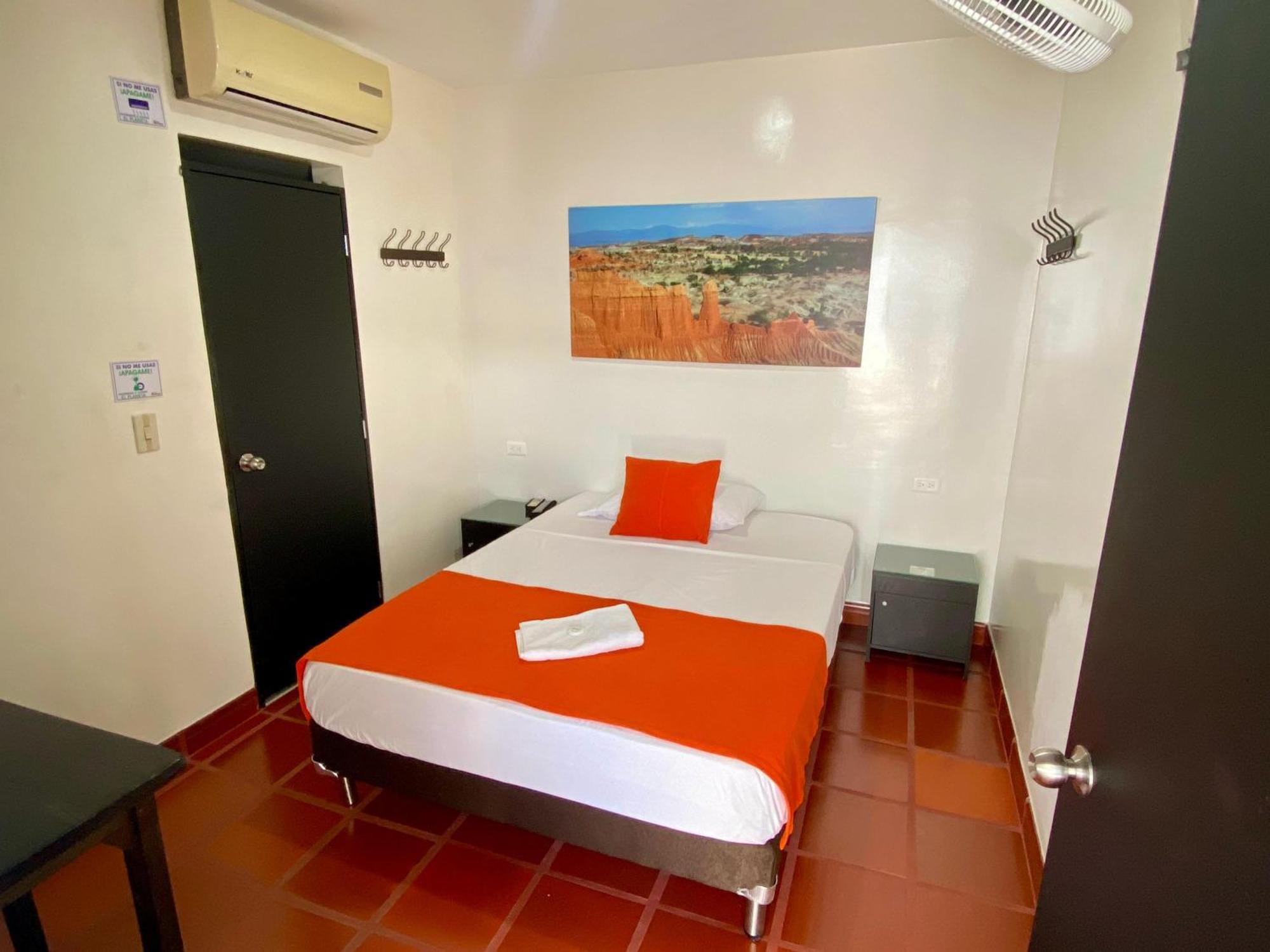 Hotel Villa Paraiso Villavieja Buitenkant foto